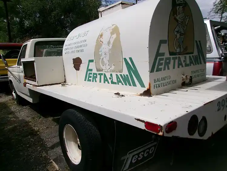 1986 Ford F350 Utility Truck w/ Tank - Image 2