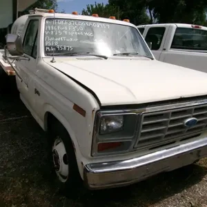 1986 Ford F350 Utility Truck w/ Tank