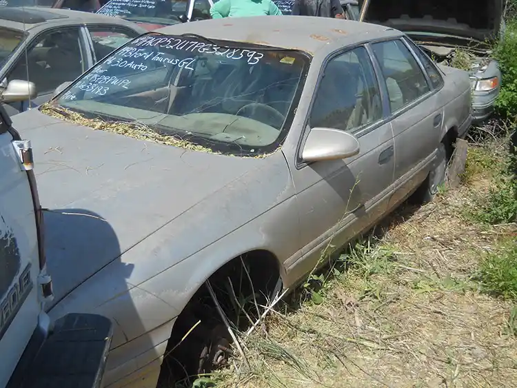 1993 Ford Taurus GL - Image 2