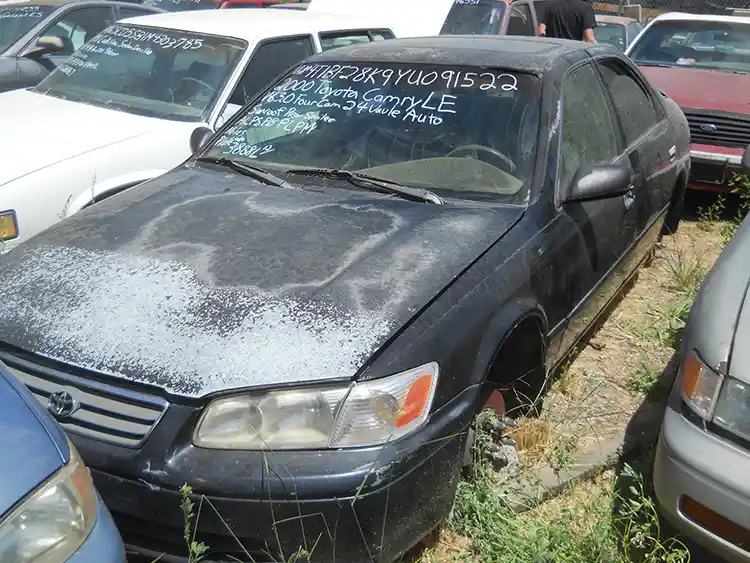 2000 Toyota Camry LE - Image 2