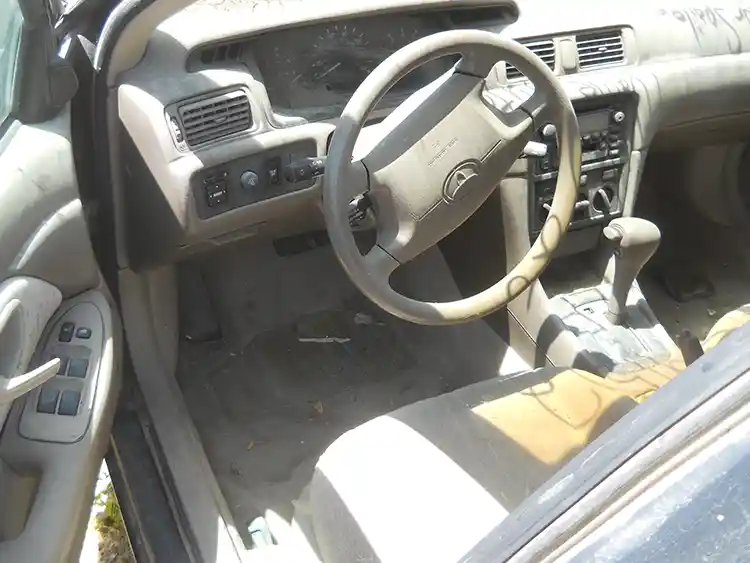 2000 Toyota Camry LE - Image 3