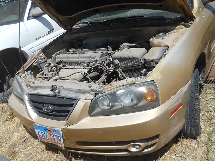 2004 Hyundai Elantra - Image 3