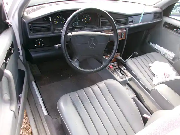1992 Mercedes Benz 190E - Image 4
